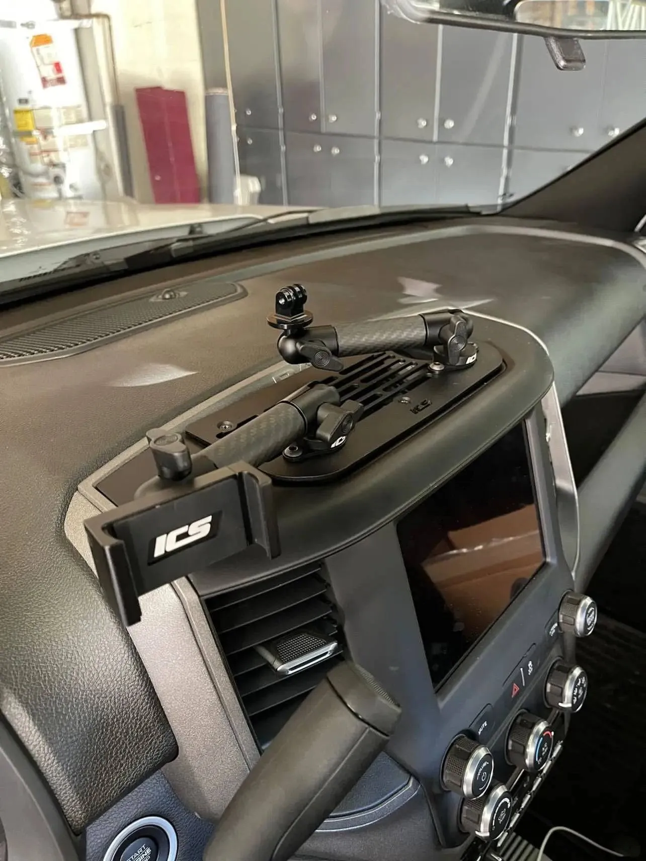 2019  Ram Dash Mount 12" screen