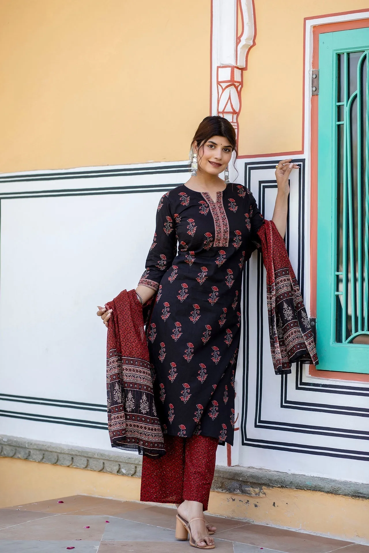 Women Black & Maroon Floral Printed Straight Kurta With Palzzo And Dupatta